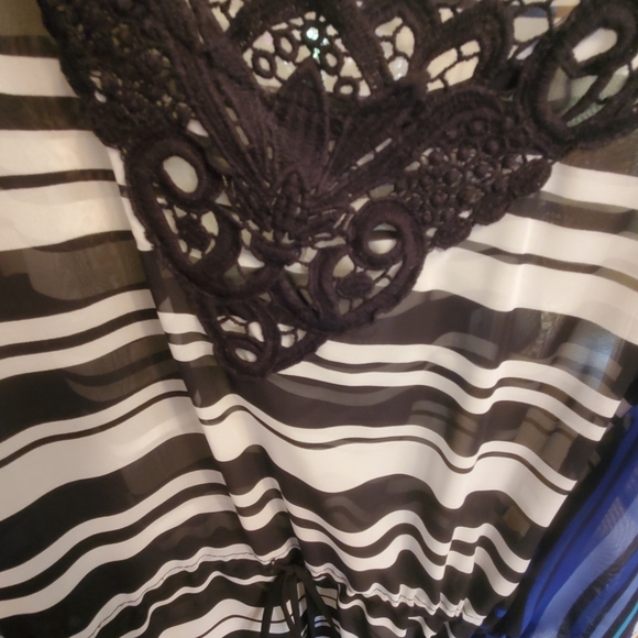 Ladies blouse - Picture 2 of 5